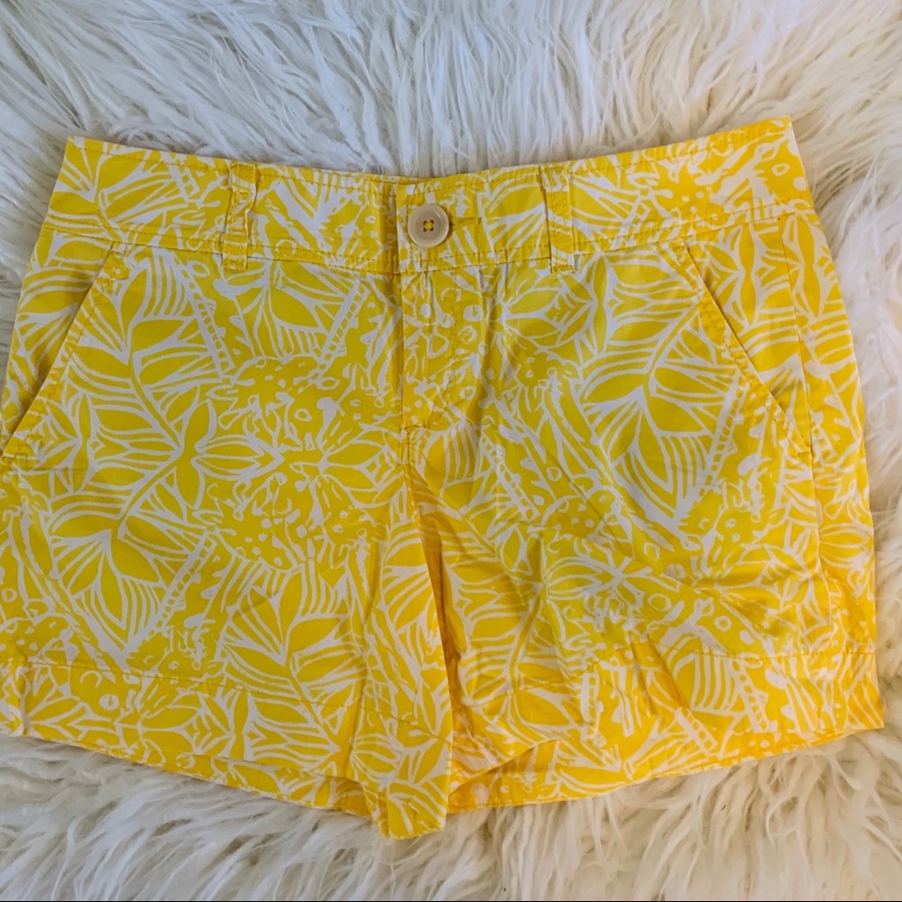 Lilly Pulitzer Callahan Shorts in Yellow Giraffe